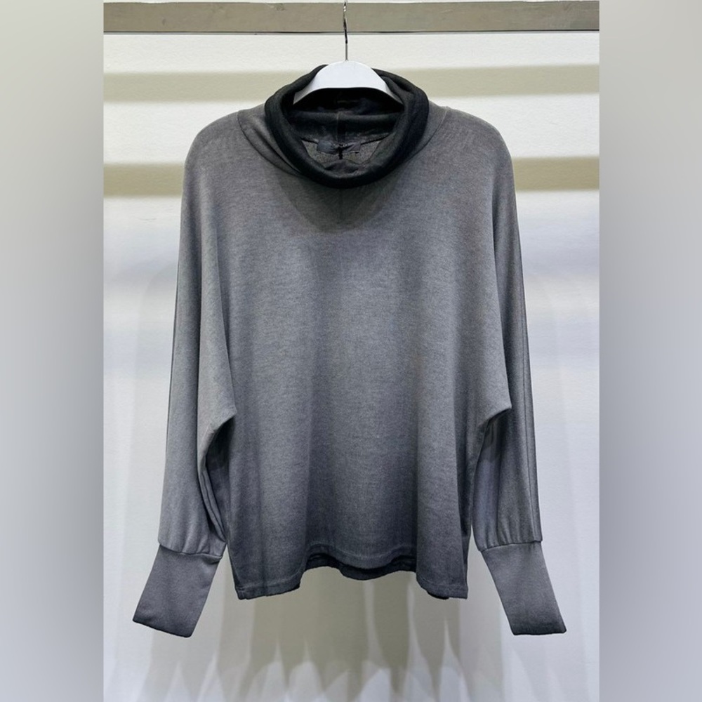 (80572-CHR) TURTLE NECK LONG SLEEVE LIGHT KNIT TOP